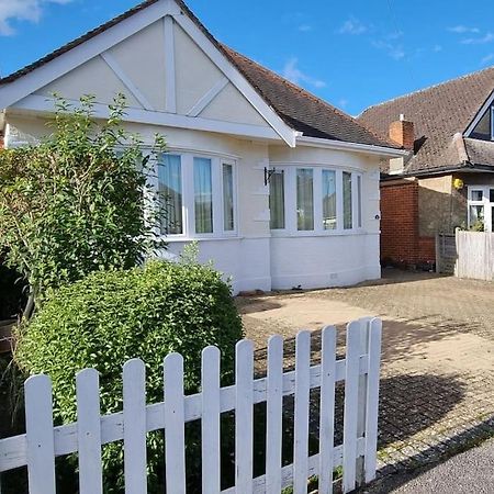 Cosy Bournemouth Bungalow Ferndown Buitenkant foto