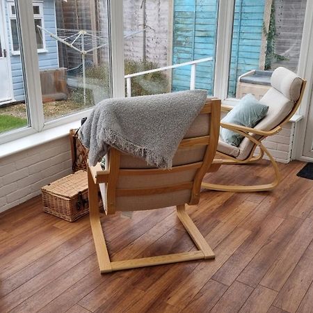 Cosy Bournemouth Bungalow Ferndown Buitenkant foto
